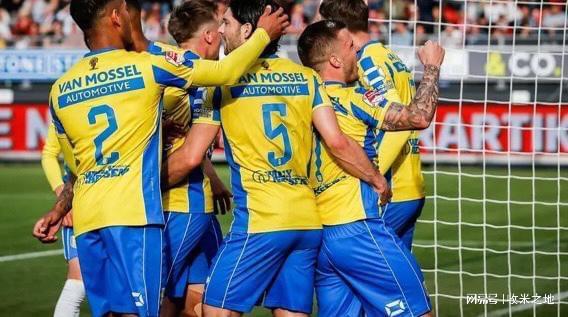 参加颁奖的 参加颁奖的