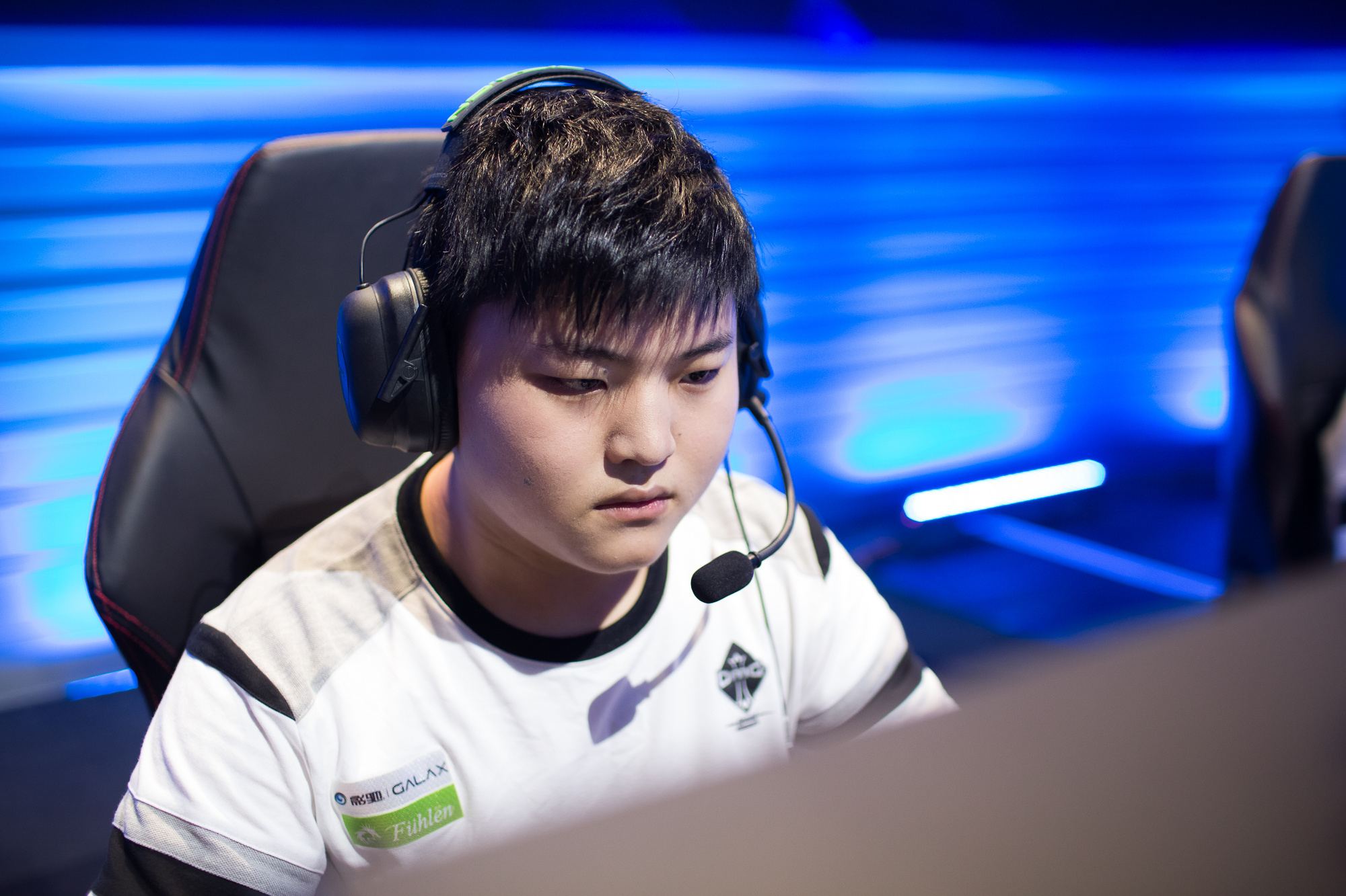 领袖来填补 领袖来填补